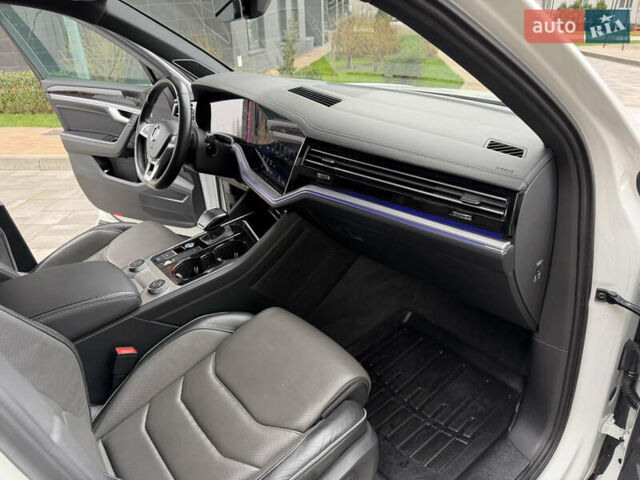 Білий Фольксваген Туарег, об'ємом двигуна 3 л та пробігом 151 тис. км за 45700 $, фото 30 на Automoto.ua