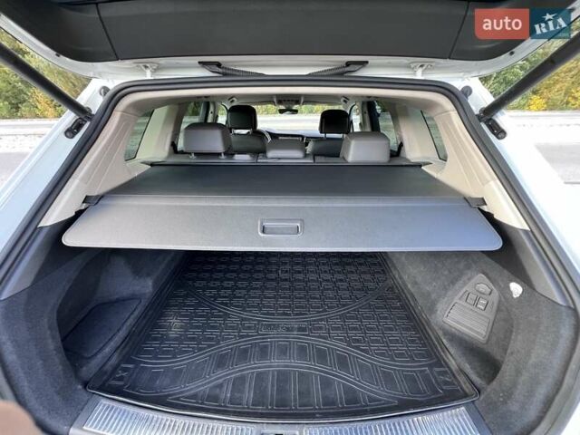 Белый Фольксваген Туарег, объемом двигателя 2.97 л и пробегом 252 тыс. км за 47000 $, фото 37 на Automoto.ua