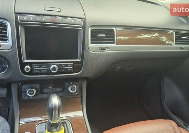 Білий Фольксваген Туарег, об'ємом двигуна 2.97 л та пробігом 246 тис. км за 25600 $, фото 3 на Automoto.ua