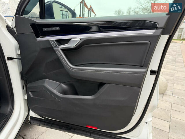 Білий Фольксваген Туарег, об'ємом двигуна 3 л та пробігом 151 тис. км за 45700 $, фото 27 на Automoto.ua