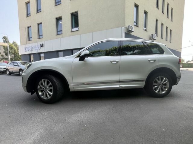 Білий Фольксваген Туарег, об'ємом двигуна 3 л та пробігом 126 тис. км за 36500 $, фото 5 на Automoto.ua