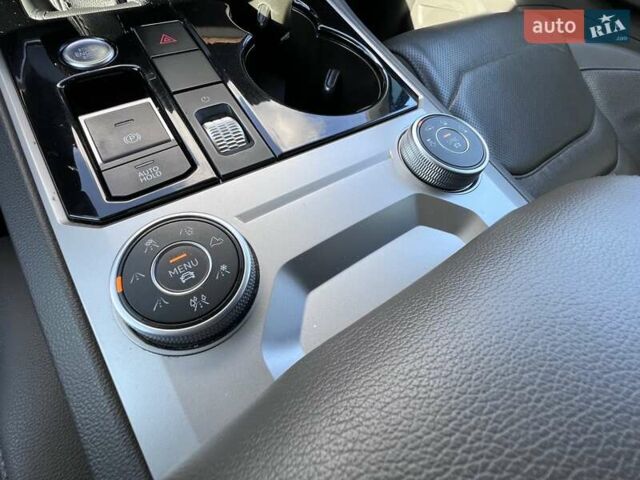 Белый Фольксваген Туарег, объемом двигателя 2.97 л и пробегом 252 тыс. км за 47000 $, фото 21 на Automoto.ua