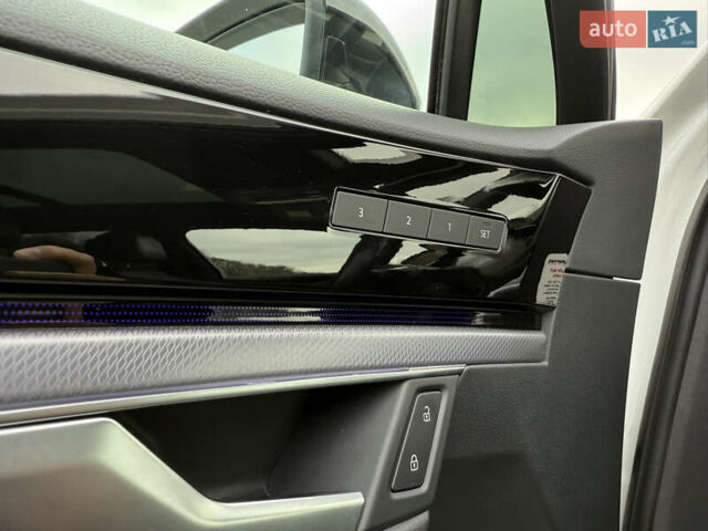 Белый Фольксваген Туарег, объемом двигателя 2.97 л и пробегом 166 тыс. км за 47999 $, фото 20 на Automoto.ua