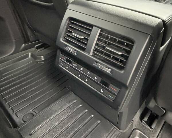 Белый Фольксваген Туарег, объемом двигателя 2.97 л и пробегом 210 тыс. км за 42000 $, фото 17 на Automoto.ua