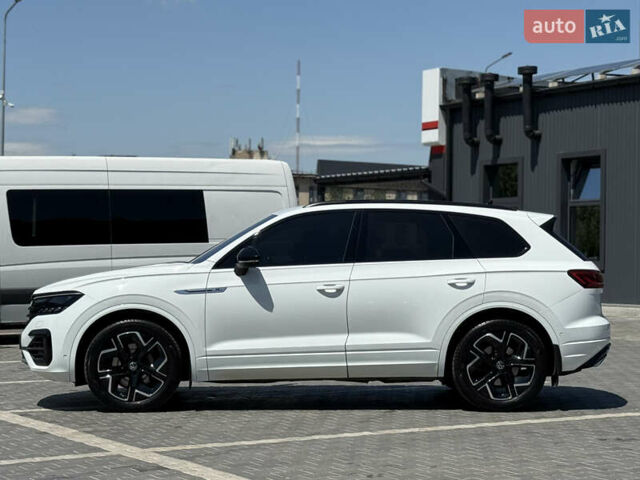 Белый Фольксваген Туарег, объемом двигателя 2.97 л и пробегом 199 тыс. км за 46200 $, фото 6 на Automoto.ua