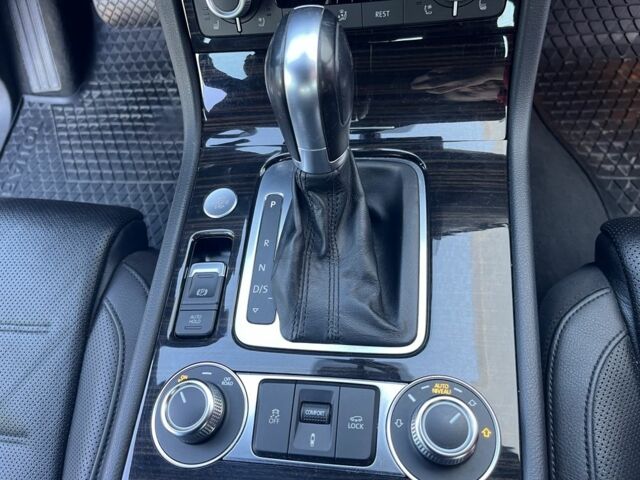 Білий Фольксваген Туарег, об'ємом двигуна 3 л та пробігом 126 тис. км за 36500 $, фото 17 на Automoto.ua