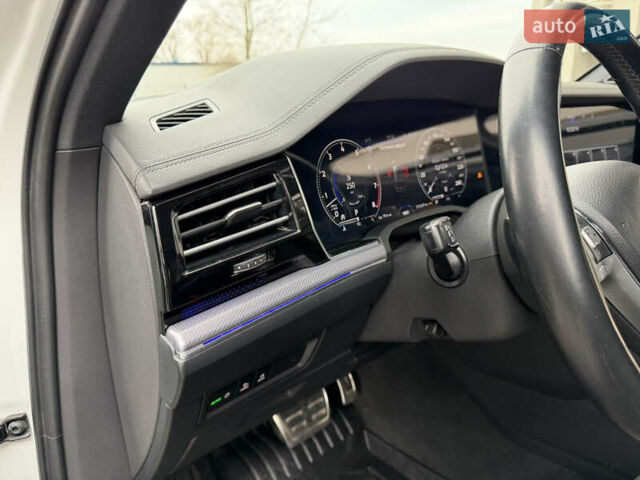 Білий Фольксваген Туарег, об'ємом двигуна 3 л та пробігом 151 тис. км за 45700 $, фото 20 на Automoto.ua