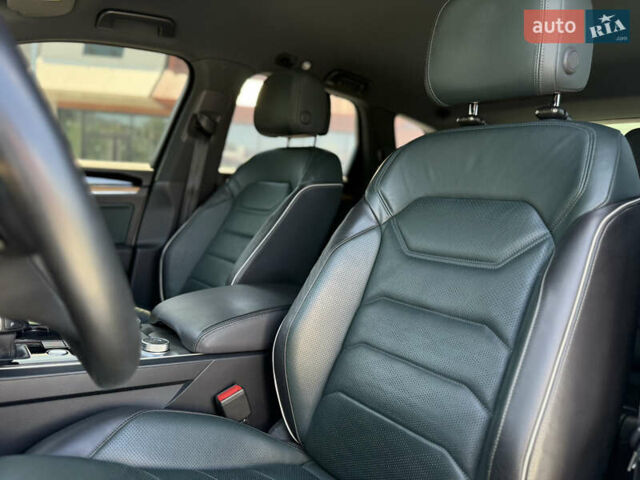 Белый Фольксваген Туарег, объемом двигателя 2.97 л и пробегом 199 тыс. км за 46200 $, фото 40 на Automoto.ua