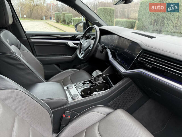 Белый Фольксваген Туарег, объемом двигателя 2.97 л и пробегом 166 тыс. км за 47999 $, фото 37 на Automoto.ua