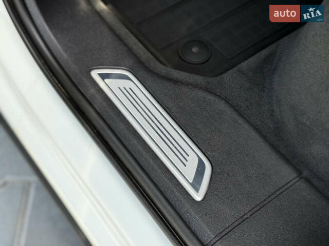 Белый Фольксваген Туарег, объемом двигателя 2.97 л и пробегом 199 тыс. км за 46200 $, фото 32 на Automoto.ua