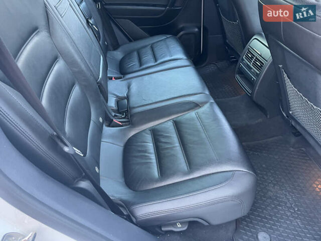 Белый Фольксваген Туарег, объемом двигателя 2.97 л и пробегом 127 тыс. км за 35800 $, фото 19 на Automoto.ua