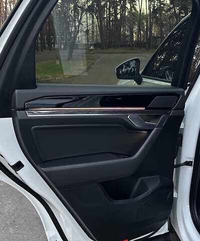 Белый Фольксваген Туарег, объемом двигателя 2.99 л и пробегом 115 тыс. км за 37500 $, фото 18 на Automoto.ua