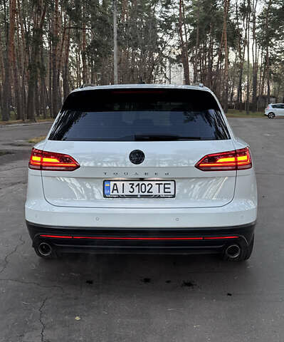 Белый Фольксваген Туарег, объемом двигателя 2.99 л и пробегом 115 тыс. км за 37500 $, фото 4 на Automoto.ua