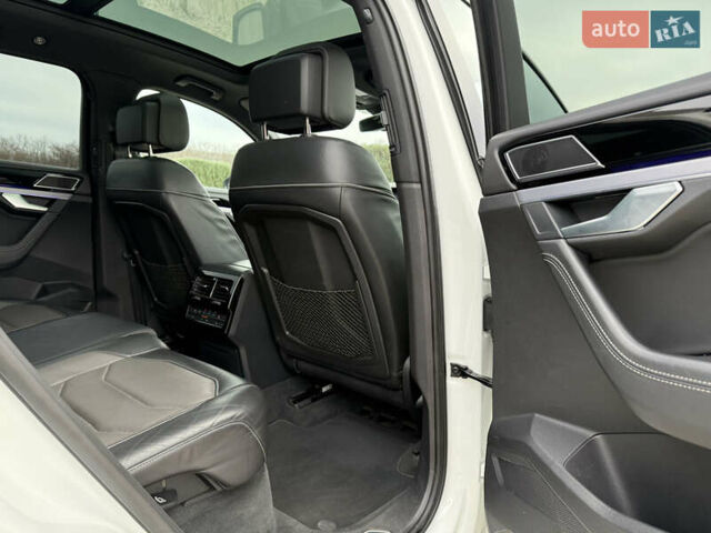 Белый Фольксваген Туарег, объемом двигателя 2.97 л и пробегом 166 тыс. км за 47999 $, фото 33 на Automoto.ua