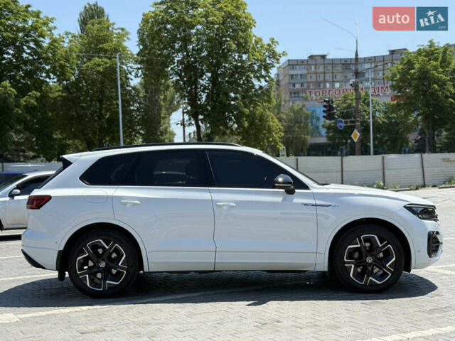 Белый Фольксваген Туарег, объемом двигателя 2.97 л и пробегом 199 тыс. км за 46200 $, фото 52 на Automoto.ua