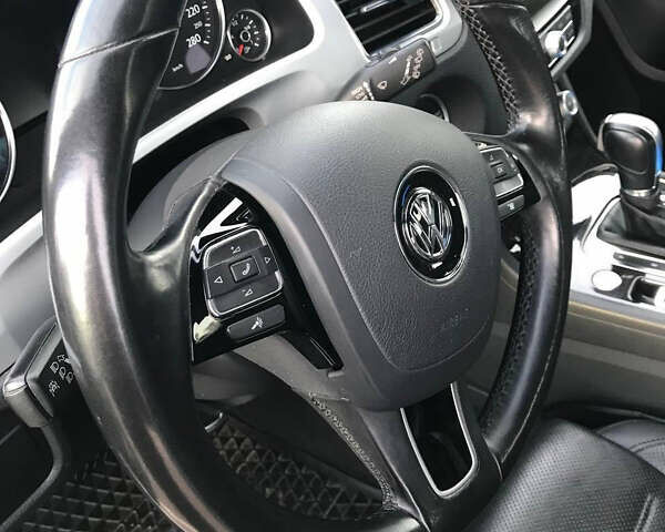 Белый Фольксваген Туарег, объемом двигателя 2.97 л и пробегом 127 тыс. км за 35800 $, фото 14 на Automoto.ua