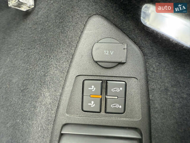 Белый Фольксваген Туарег, объемом двигателя 2.97 л и пробегом 166 тыс. км за 47999 $, фото 47 на Automoto.ua