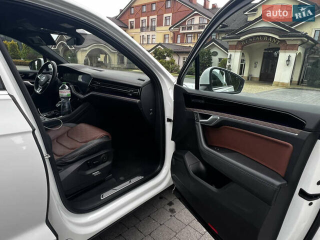 Белый Фольксваген Туарег, объемом двигателя 2.97 л и пробегом 129 тыс. км за 44900 $, фото 15 на Automoto.ua