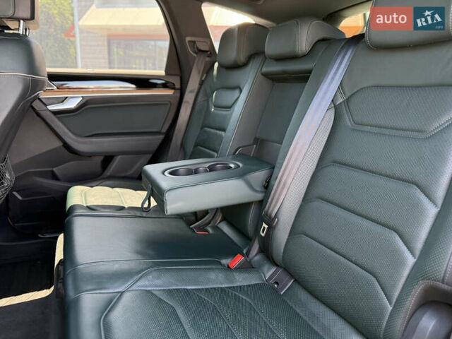 Белый Фольксваген Туарег, объемом двигателя 2.97 л и пробегом 199 тыс. км за 46200 $, фото 33 на Automoto.ua