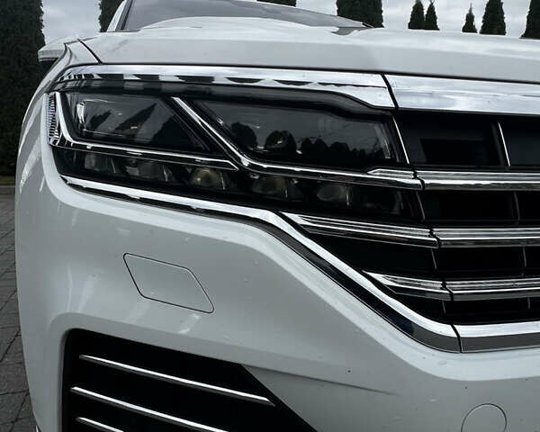 Белый Фольксваген Туарег, объемом двигателя 2.97 л и пробегом 129 тыс. км за 44900 $, фото 4 на Automoto.ua