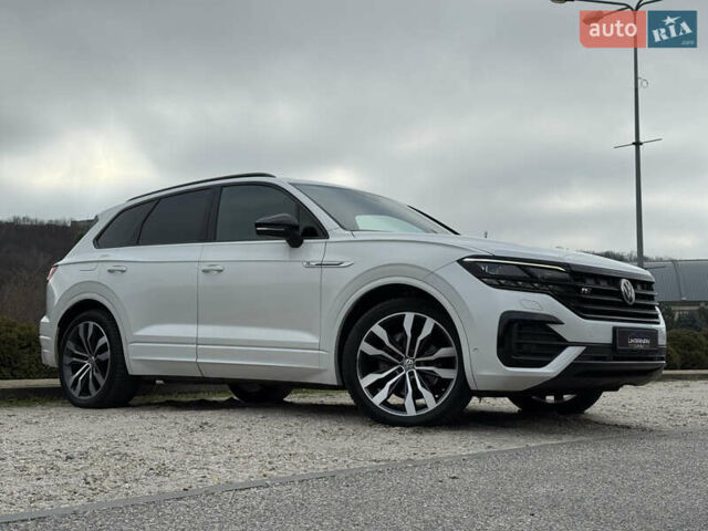 Белый Фольксваген Туарег, объемом двигателя 2.97 л и пробегом 166 тыс. км за 47999 $, фото 1 на Automoto.ua