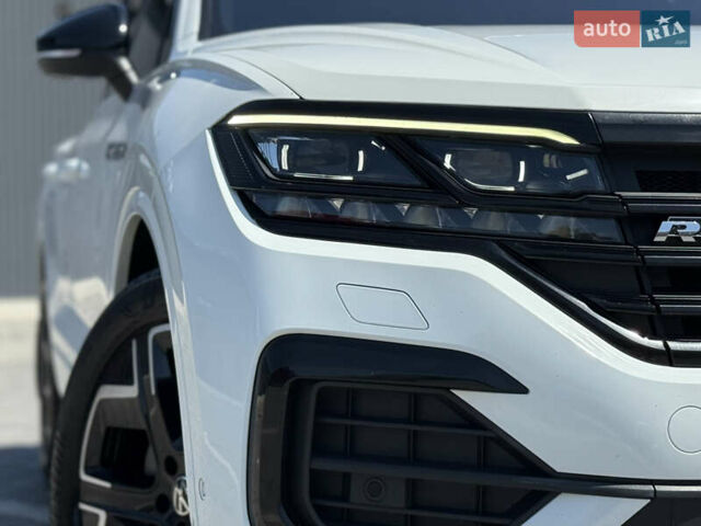 Белый Фольксваген Туарег, объемом двигателя 2.97 л и пробегом 199 тыс. км за 46200 $, фото 10 на Automoto.ua