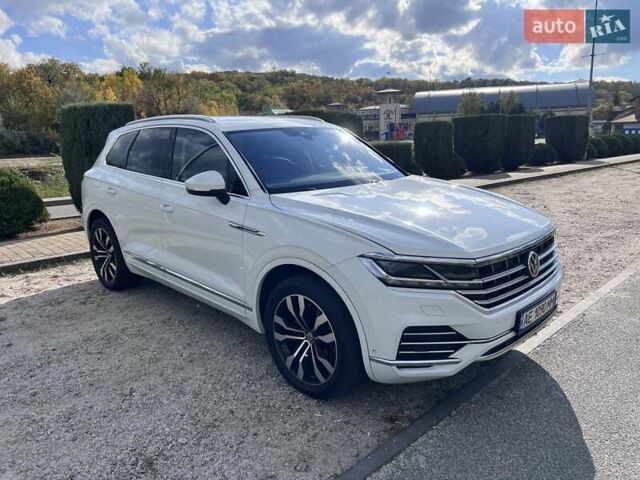 Белый Фольксваген Туарег, объемом двигателя 2.97 л и пробегом 252 тыс. км за 47000 $, фото 13 на Automoto.ua