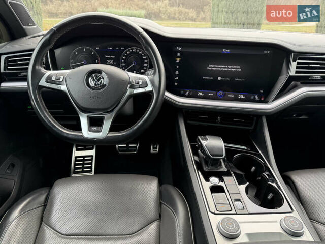 Белый Фольксваген Туарег, объемом двигателя 2.97 л и пробегом 166 тыс. км за 47999 $, фото 26 на Automoto.ua