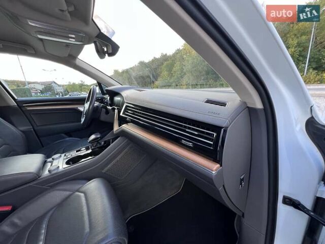 Белый Фольксваген Туарег, объемом двигателя 2.97 л и пробегом 252 тыс. км за 47000 $, фото 29 на Automoto.ua