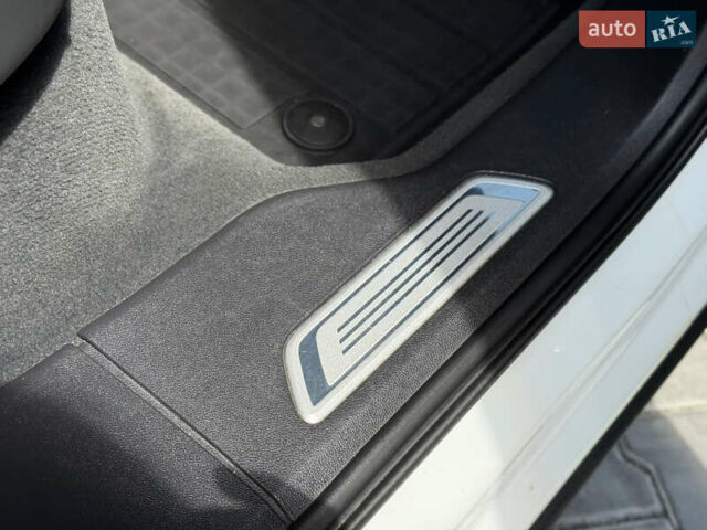 Белый Фольксваген Туарег, объемом двигателя 2.97 л и пробегом 199 тыс. км за 46200 $, фото 30 на Automoto.ua