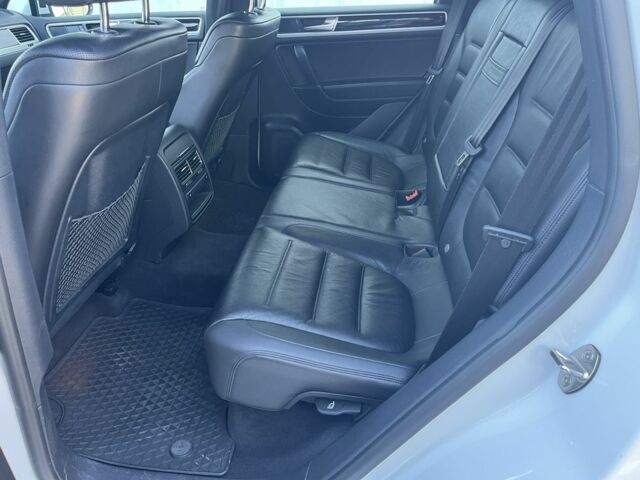 Білий Фольксваген Туарег, об'ємом двигуна 3 л та пробігом 126 тис. км за 36500 $, фото 14 на Automoto.ua