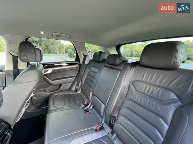 Белый Фольксваген Туарег, объемом двигателя 2.97 л и пробегом 252 тыс. км за 47000 $, фото 27 на Automoto.ua