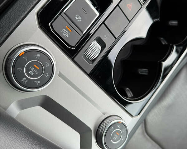 Белый Фольксваген Туарег, объемом двигателя 2.97 л и пробегом 166 тыс. км за 47999 $, фото 45 на Automoto.ua