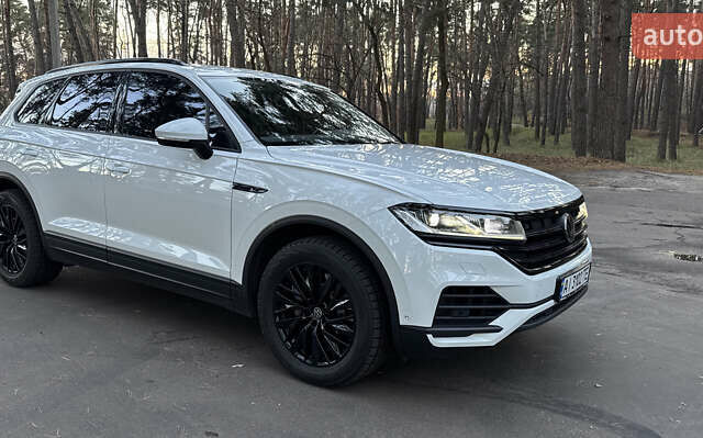 Белый Фольксваген Туарег, объемом двигателя 2.99 л и пробегом 115 тыс. км за 37500 $, фото 1 на Automoto.ua