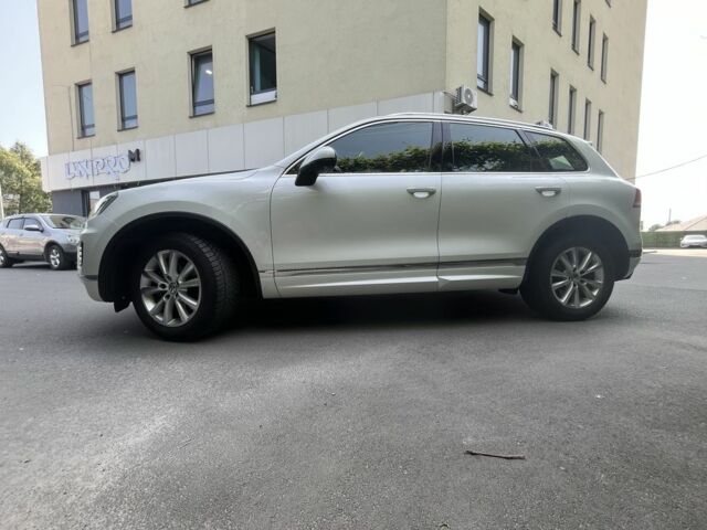 Білий Фольксваген Туарег, об'ємом двигуна 3 л та пробігом 126 тис. км за 36500 $, фото 4 на Automoto.ua