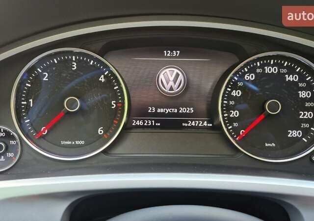 Білий Фольксваген Туарег, об'ємом двигуна 2.97 л та пробігом 246 тис. км за 25600 $, фото 5 на Automoto.ua