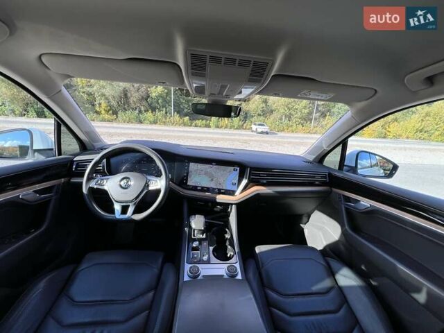 Белый Фольксваген Туарег, объемом двигателя 2.97 л и пробегом 252 тыс. км за 47000 $, фото 23 на Automoto.ua