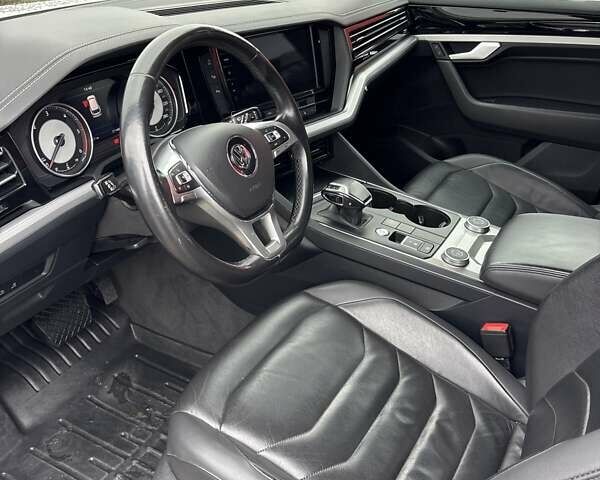 Белый Фольксваген Туарег, объемом двигателя 2.97 л и пробегом 210 тыс. км за 42000 $, фото 9 на Automoto.ua