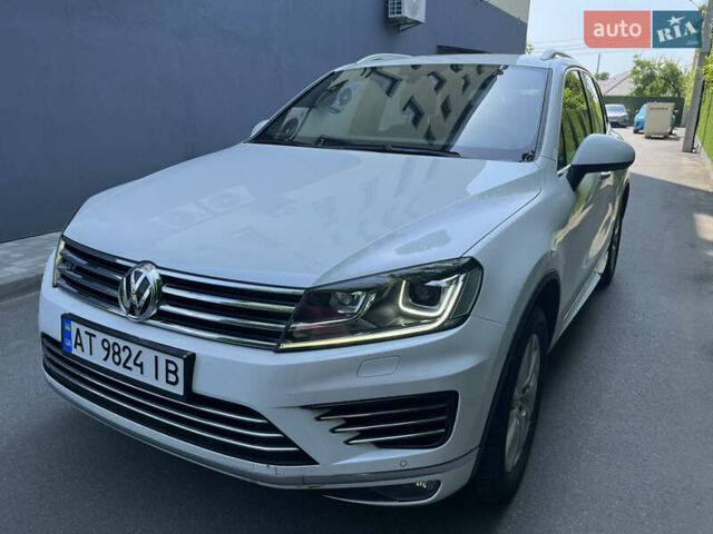 Белый Фольксваген Туарег, объемом двигателя 2.97 л и пробегом 127 тыс. км за 35800 $, фото 3 на Automoto.ua