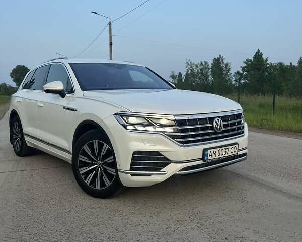 Белый Фольксваген Туарег, объемом двигателя 2.97 л и пробегом 250 тыс. км за 39800 $, фото 5 на Automoto.ua