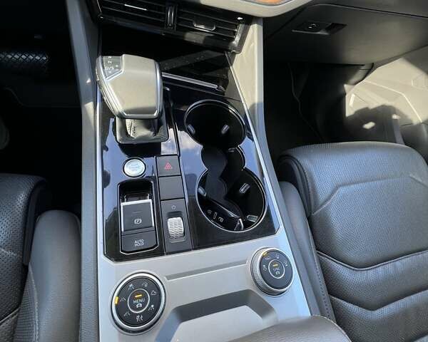 Белый Фольксваген Туарег, объемом двигателя 2.97 л и пробегом 252 тыс. км за 47000 $, фото 22 на Automoto.ua