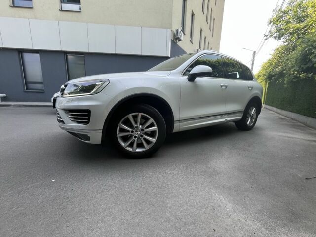 Білий Фольксваген Туарег, об'ємом двигуна 3 л та пробігом 126 тис. км за 36500 $, фото 3 на Automoto.ua