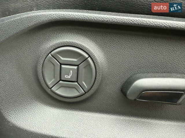 Белый Фольксваген Туарег, объемом двигателя 2.97 л и пробегом 166 тыс. км за 47999 $, фото 21 на Automoto.ua