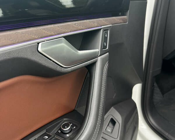 Белый Фольксваген Туарег, объемом двигателя 2.97 л и пробегом 129 тыс. км за 44900 $, фото 25 на Automoto.ua