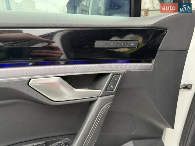 Білий Фольксваген Туарег, об'ємом двигуна 3 л та пробігом 151 тис. км за 45700 $, фото 15 на Automoto.ua