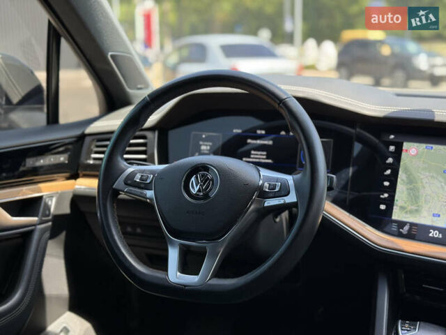 Белый Фольксваген Туарег, объемом двигателя 2.97 л и пробегом 199 тыс. км за 46200 $, фото 57 на Automoto.ua