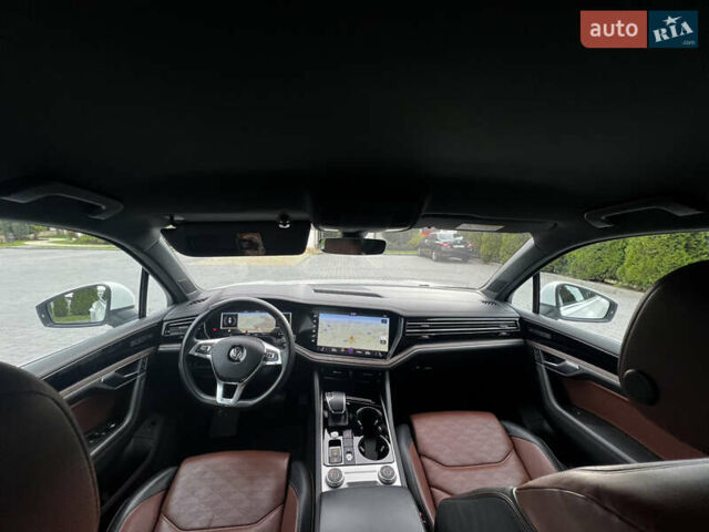 Белый Фольксваген Туарег, объемом двигателя 2.97 л и пробегом 129 тыс. км за 44900 $, фото 34 на Automoto.ua