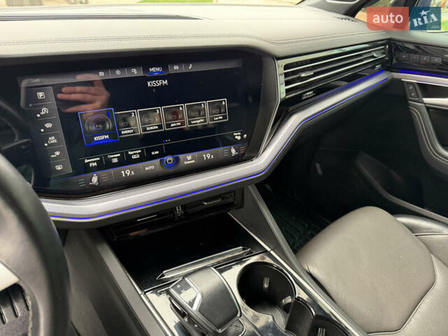 Білий Фольксваген Туарег, об'ємом двигуна 3 л та пробігом 151 тис. км за 45700 $, фото 37 на Automoto.ua