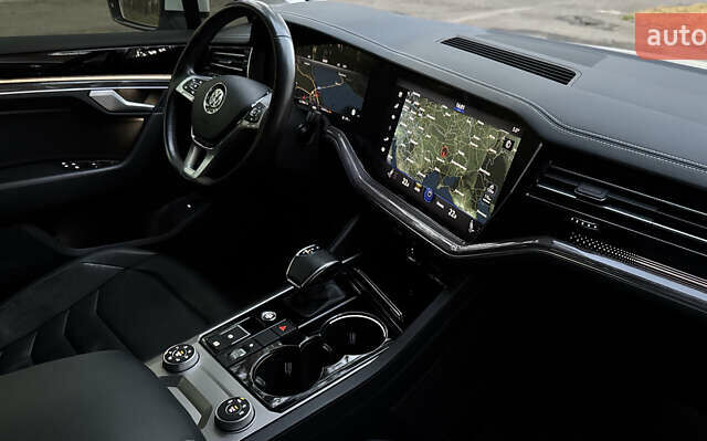 Белый Фольксваген Туарег, объемом двигателя 2.99 л и пробегом 115 тыс. км за 37500 $, фото 30 на Automoto.ua