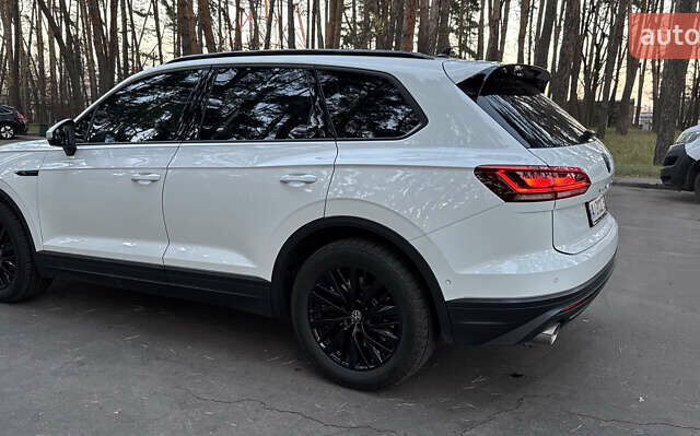 Белый Фольксваген Туарег, объемом двигателя 2.99 л и пробегом 115 тыс. км за 37500 $, фото 6 на Automoto.ua